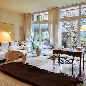 https://suite-finardi.it-lombardy.com